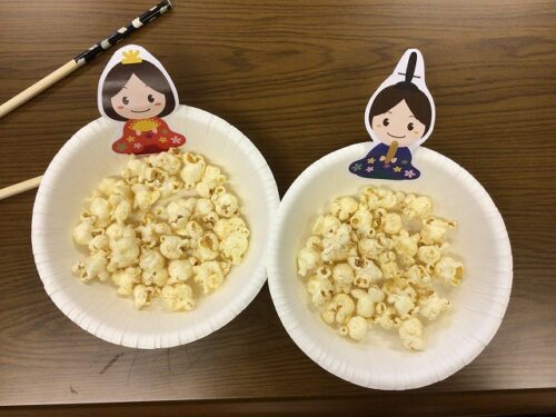 ひなまつり💕ポップコーン箸渡しゲーム✨をしました