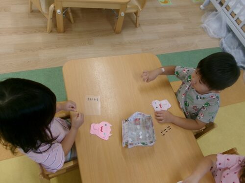 入居者様にプレゼント作り（パンダルーム）